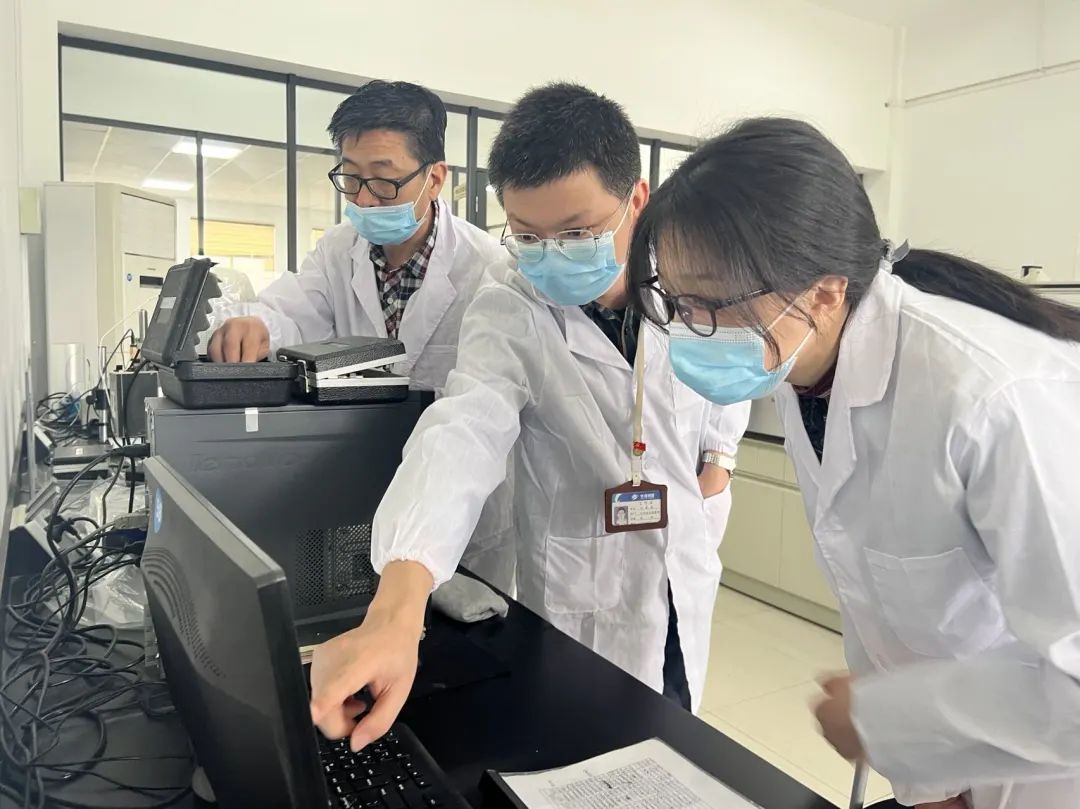 化身“研發(fā)小白”，體驗(yàn)華緣新材料“手藝活”——求專求精，掌握市場(chǎng)話語(yǔ)權(quán)