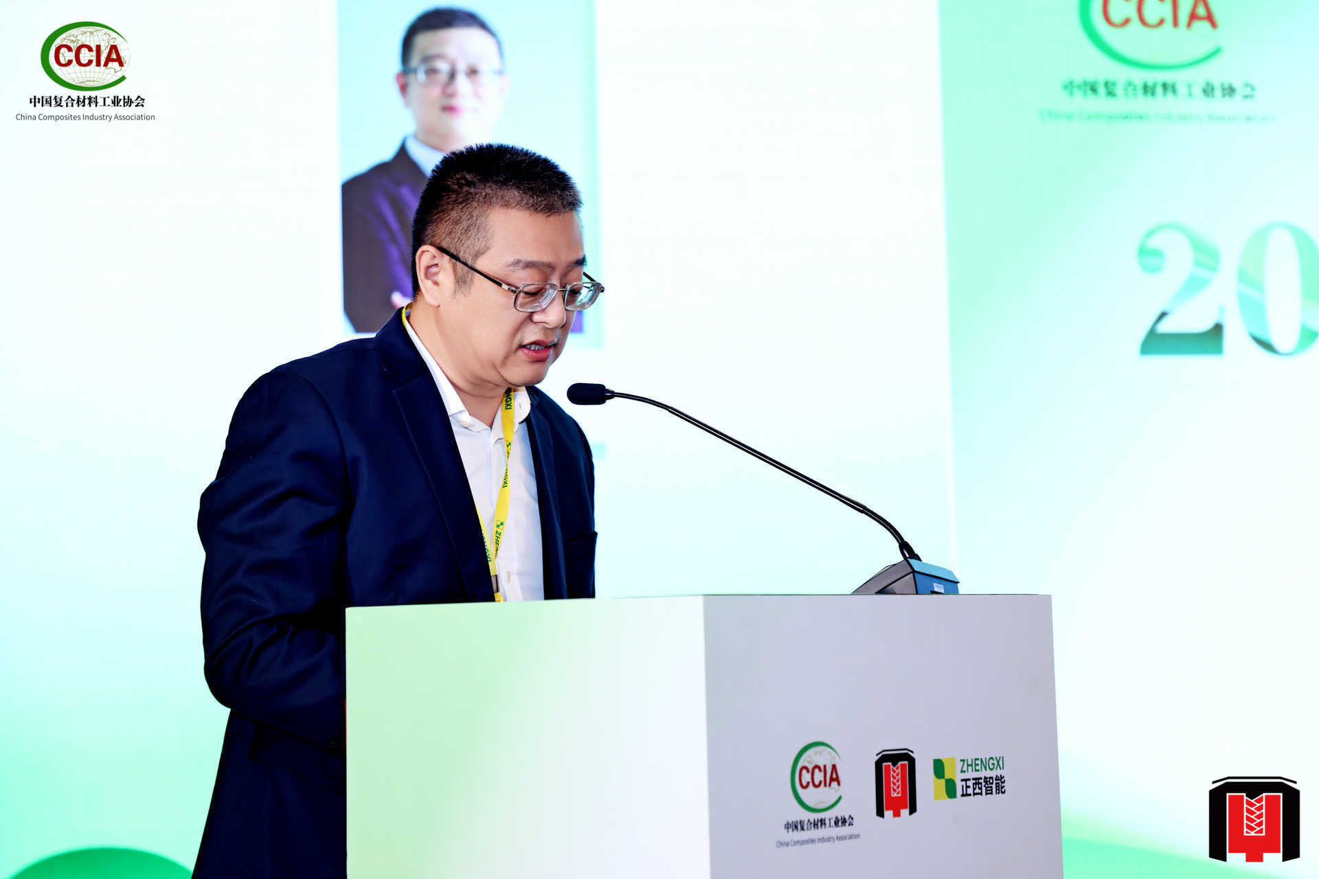 華緣新材共畫復(fù)材模壓藍(lán)圖——記2025全國(guó)復(fù)材模壓行業(yè)年會(huì)